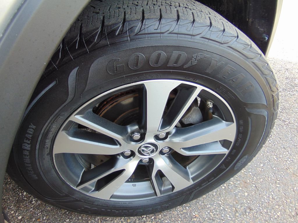 Used 2018 Toyota RAV4 XLE w/ Plus Extra Value Package image 30