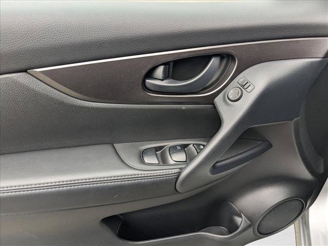 Used 2020 Nissan Rogue Sport S image 10