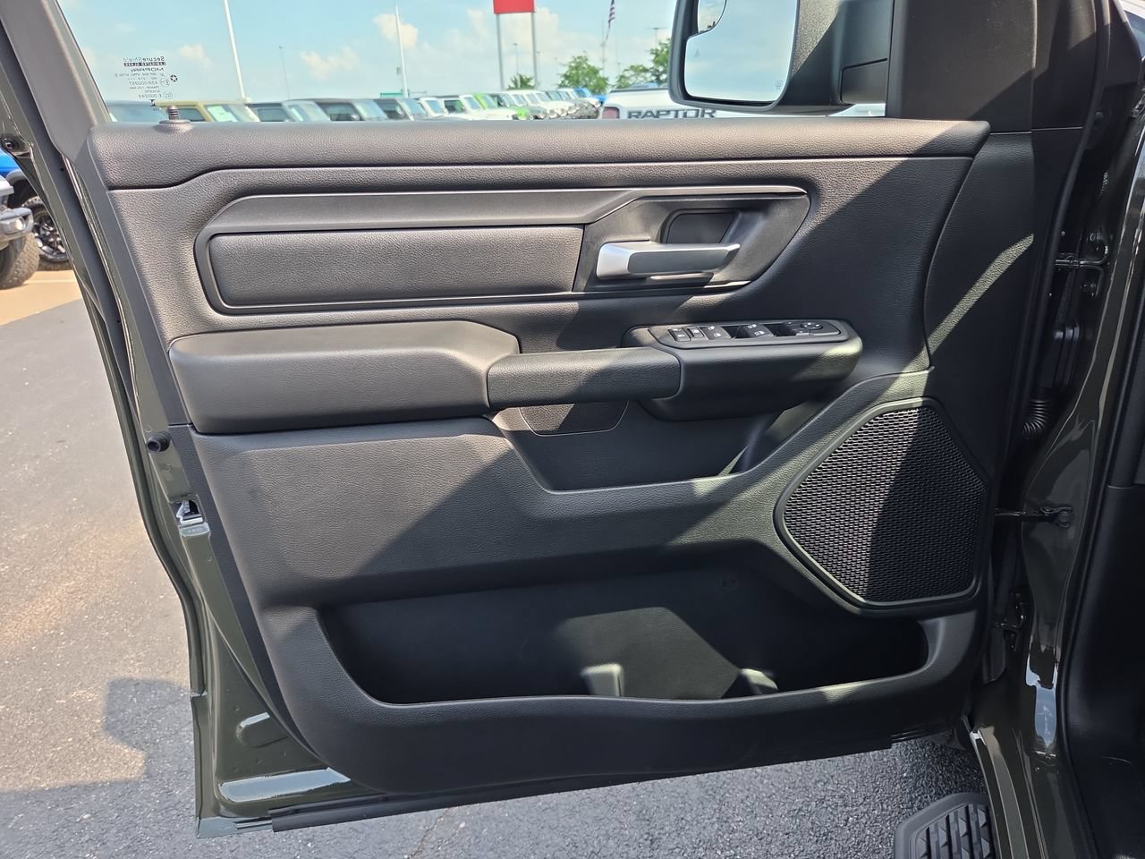 New 2026 RAM 1500 Express AWD/4WD image 18