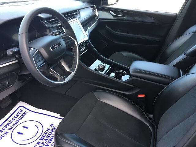 Used 2023 Jeep Grand Cherokee Altitude image 16