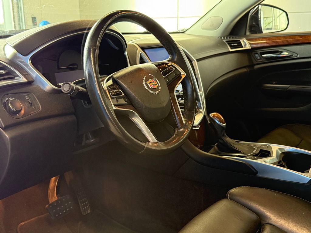 Used 2014 Cadillac SRX Luxury w/ Driver Awareness Package FWD image 16