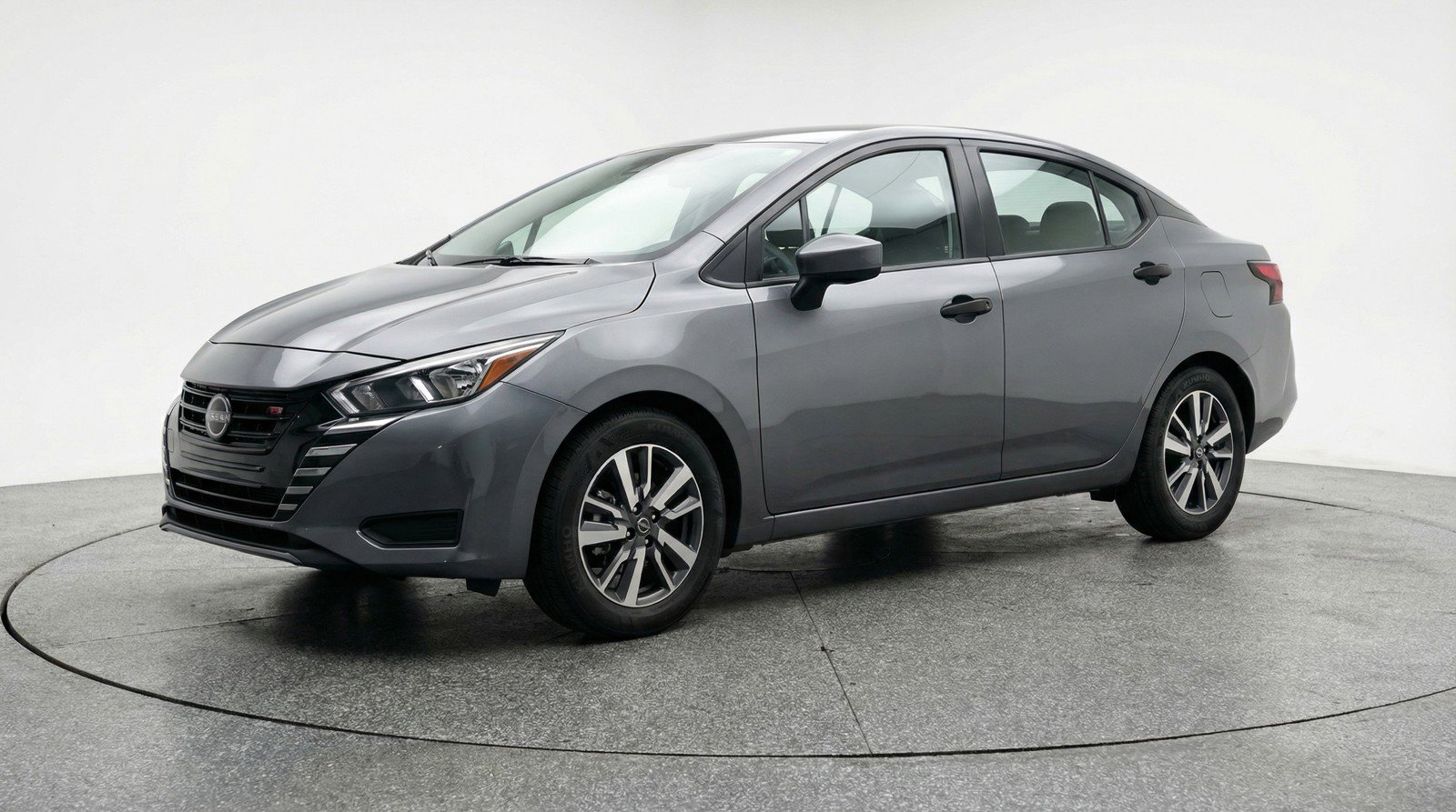 Used 2025 Nissan Versa SV image 3
