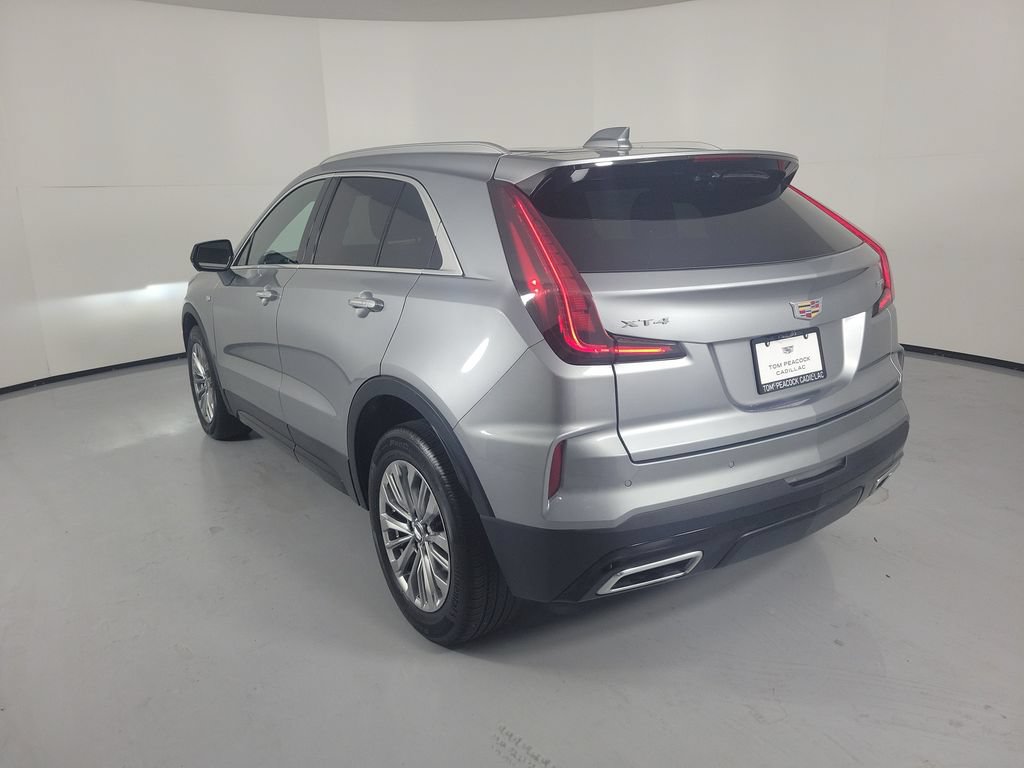 Used 2025 Cadillac XT4 Premium Luxury FWD image 3
