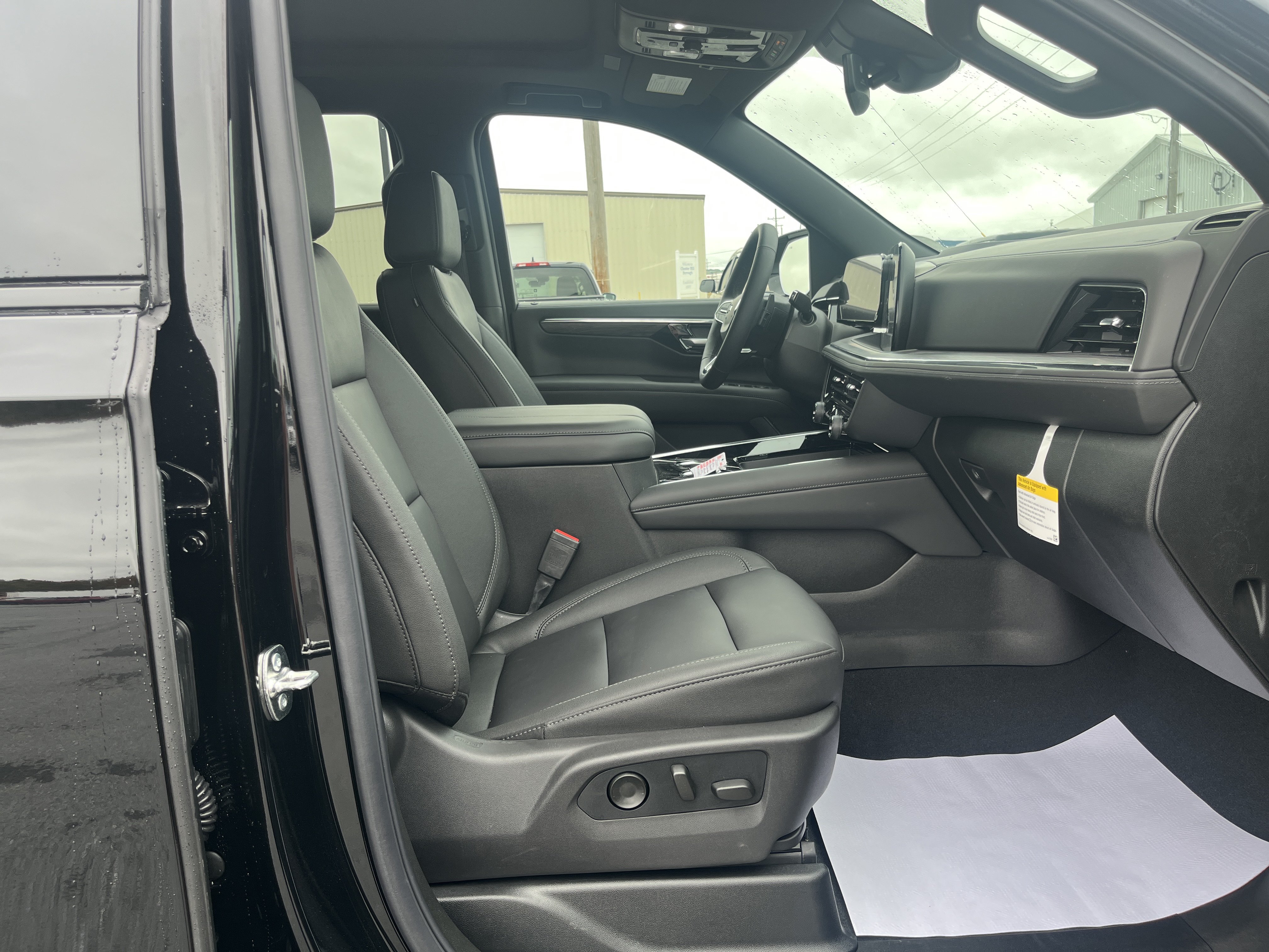 New 2026 Chevrolet Suburban Z71 w/ Comfort Package AWD/4WD image 8