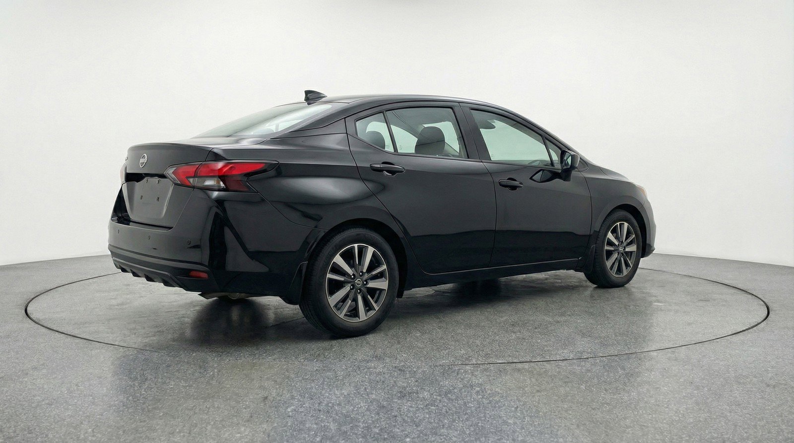 Used 2025 Nissan Versa SV image 9