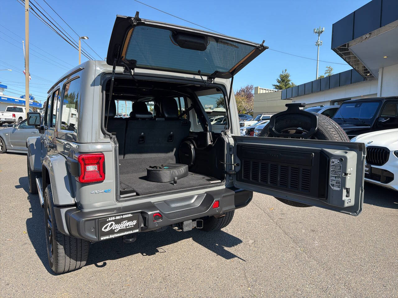 Used 2021 Jeep Wrangler Unlimited Sahara w/ Cold Weather Group image 8