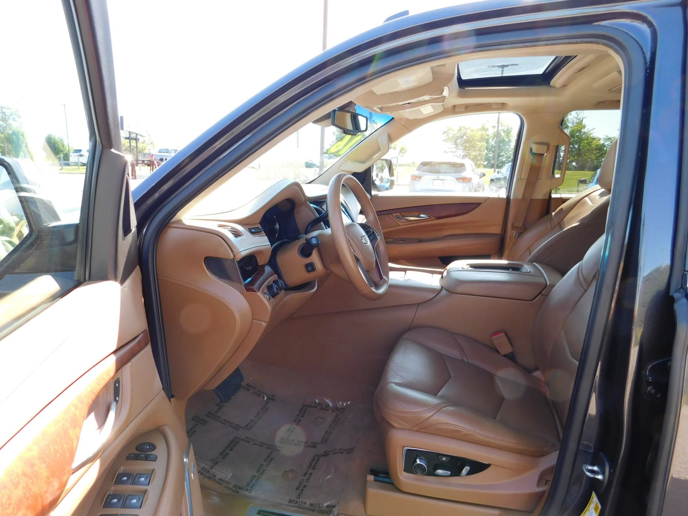 Used 2016 Cadillac Escalade Platinum AWD/4WD image 26