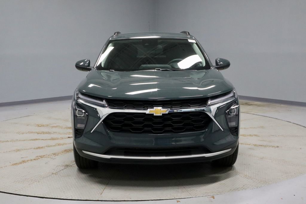 Used 2025 Chevrolet Trax LT w/ LT Convenience Package FWD image 5