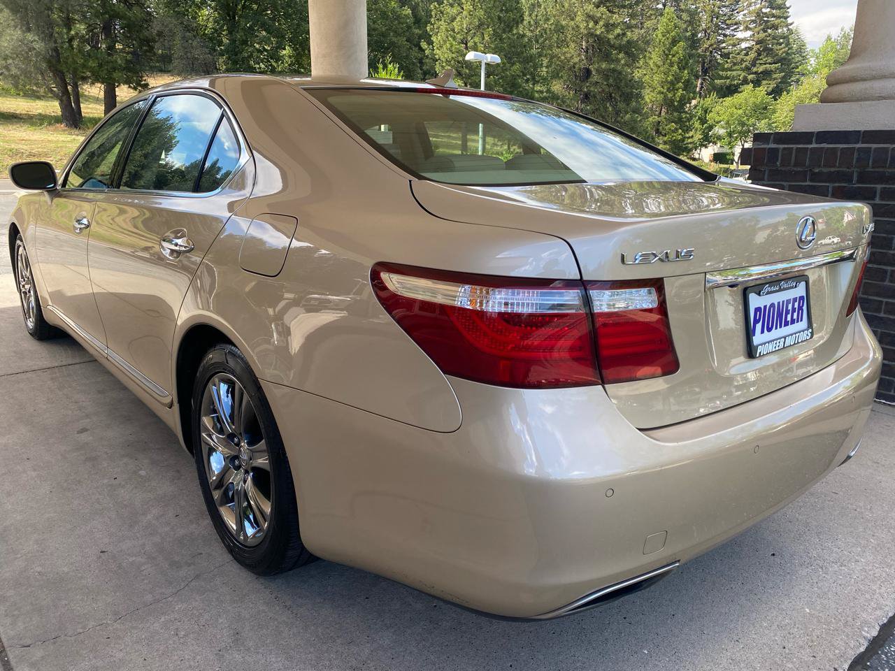 Used 2007 Lexus LS 460 L RWD image 3