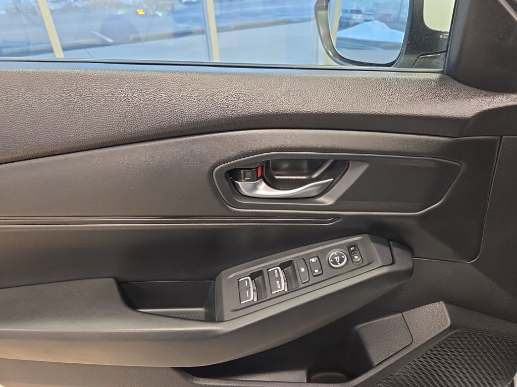 Used 2024 Honda Accord EX image 11