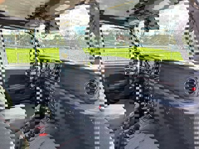 Used 2025 Jeep Wrangler Unlimited Rubicon image 21