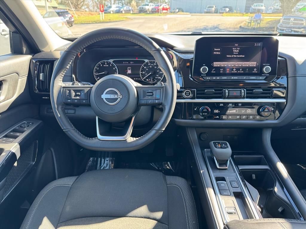 Certified 2024 Nissan Pathfinder SV image 13