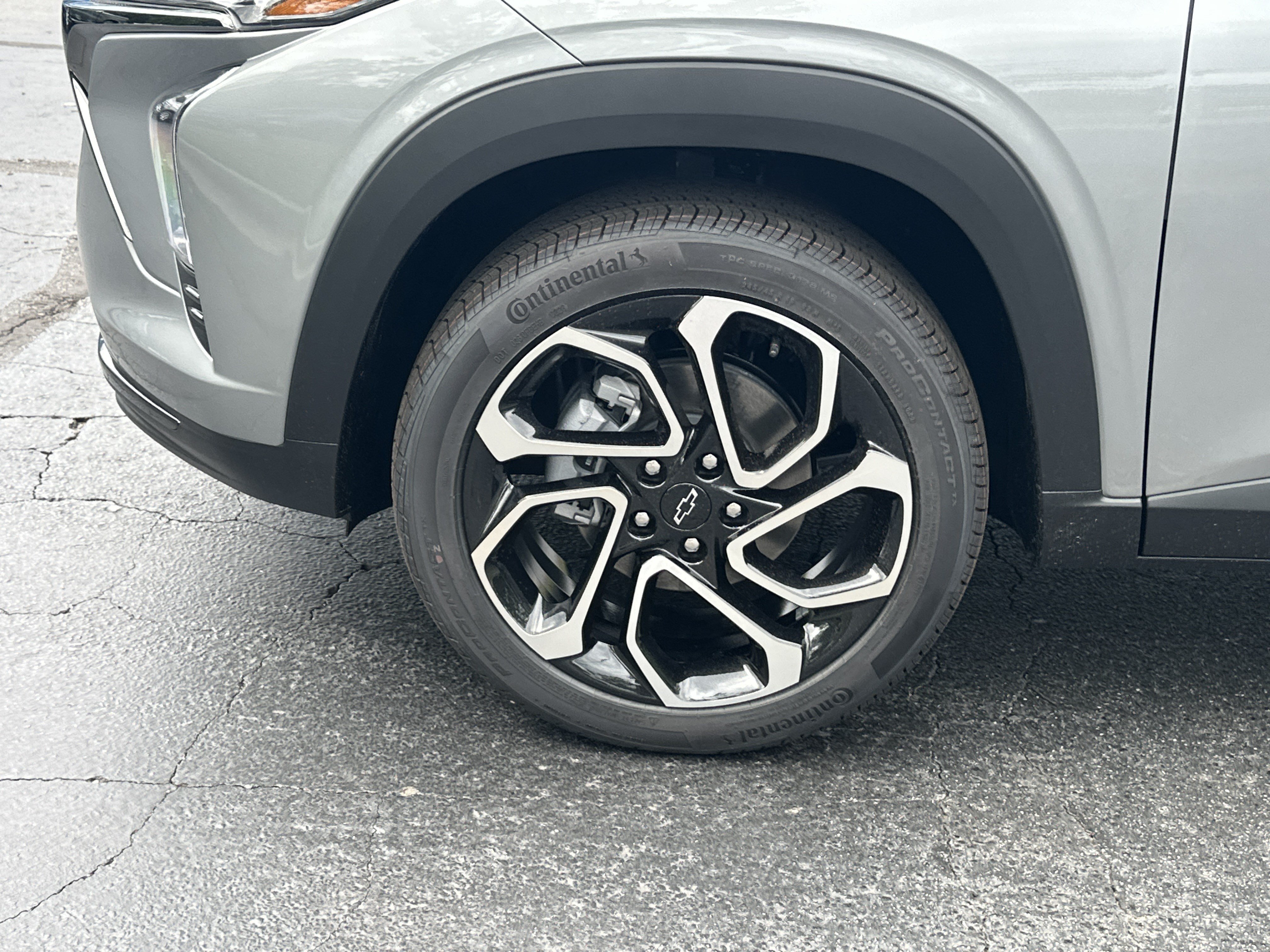 New 2026 Chevrolet Trax RS w/ Sunroof Package FWD image 11