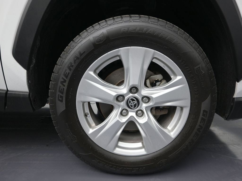 Used 2021 Toyota RAV4 XLE w/ Convenience Package image 9