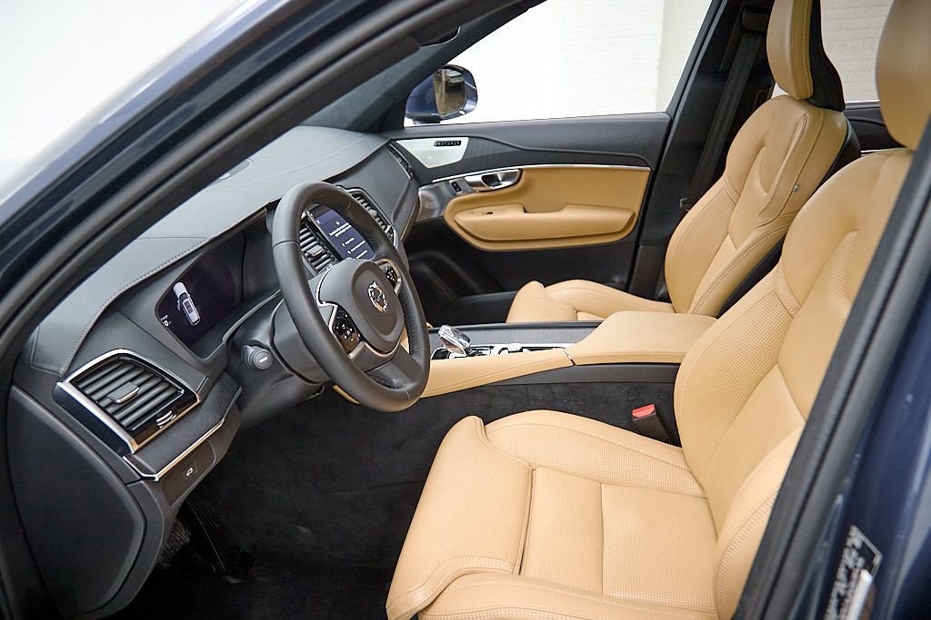 Certified 2024 Volvo XC90 B6 Ultimate w/ Lounge Package image 19