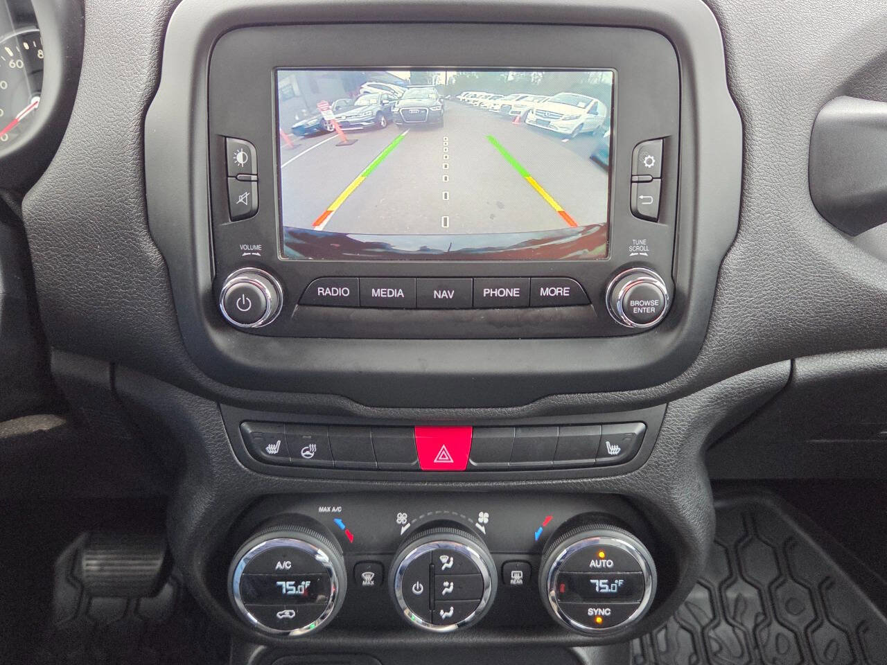 Used 2016 Jeep Renegade Limited FWD image 10