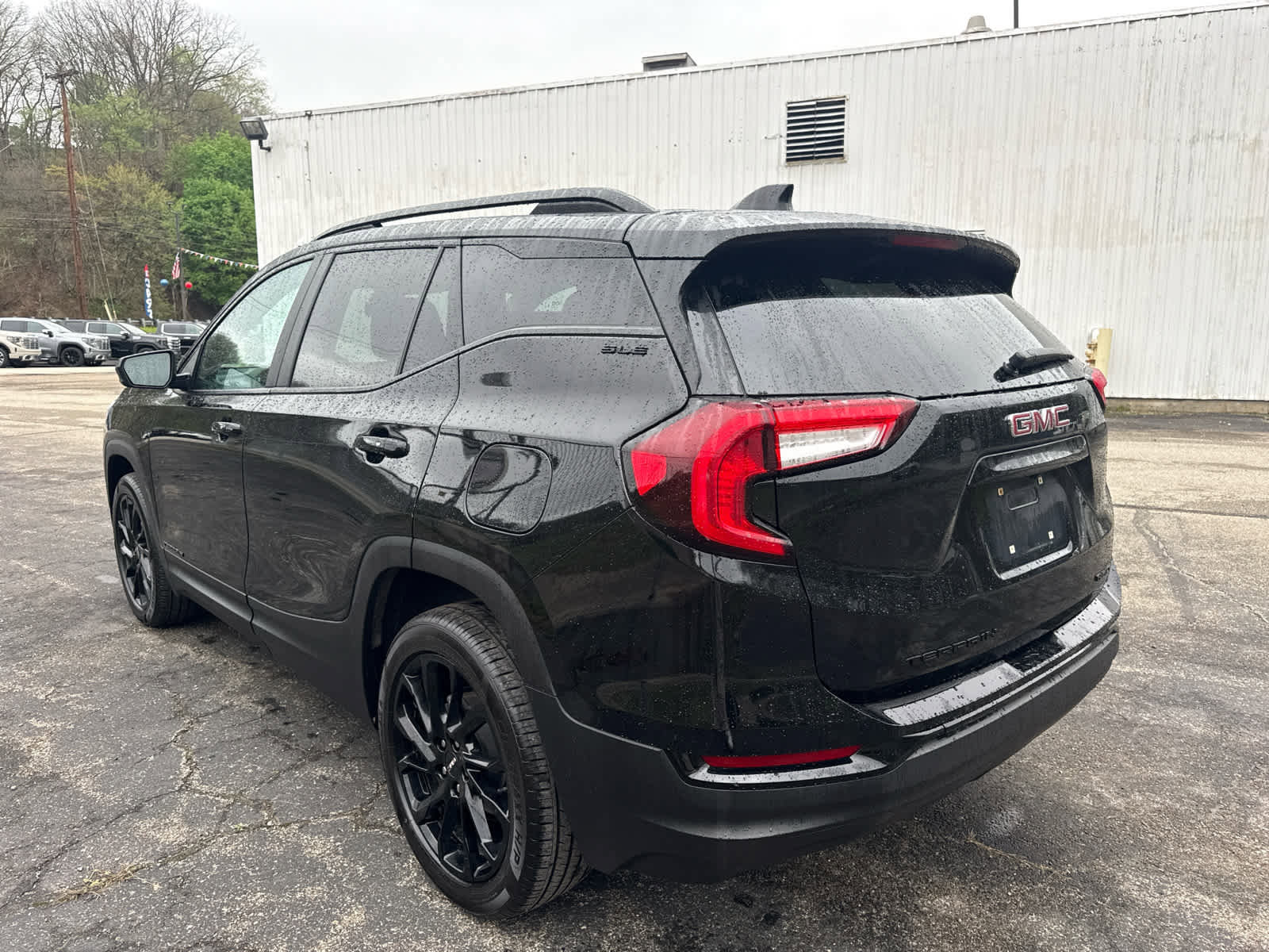 Used 2023 GMC Terrain SLE w/ Driver Convenience Package image 5