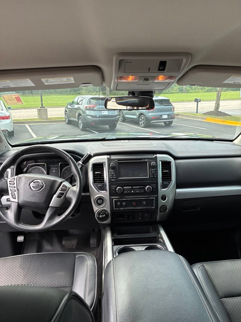 Used 2017 Nissan Titan PRO-4X AWD/4WD image 11