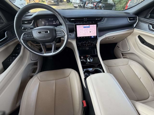 Used 2023 Jeep Grand Cherokee L Limited w/ Luxury Tech Group II AWD/4WD image 16