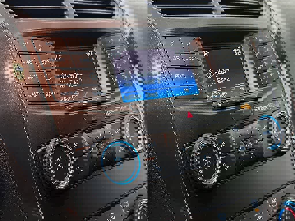 Used 2019 Ford Explorer XLT image 17