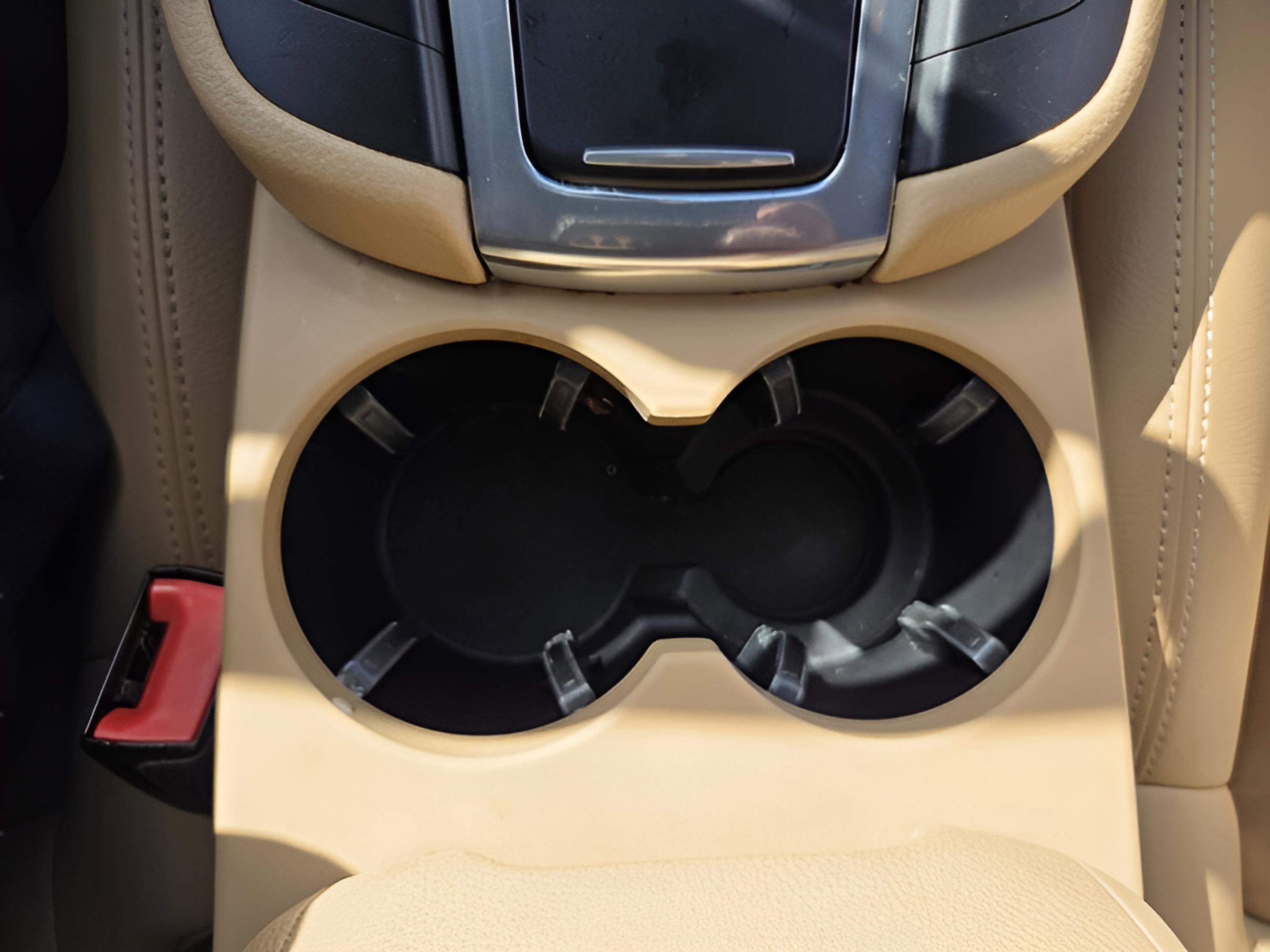 Used 2018 Porsche Macan Base image 17