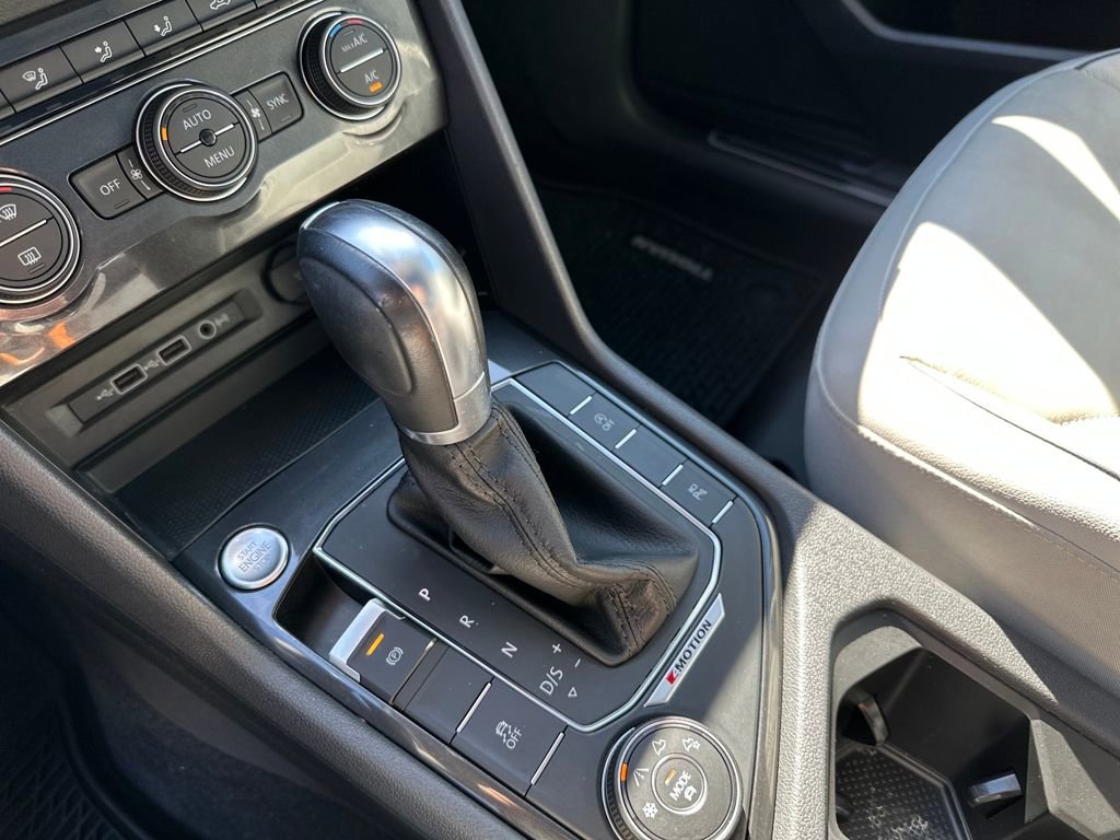 Used 2018 Volkswagen Tiguan SEL Premium image 16
