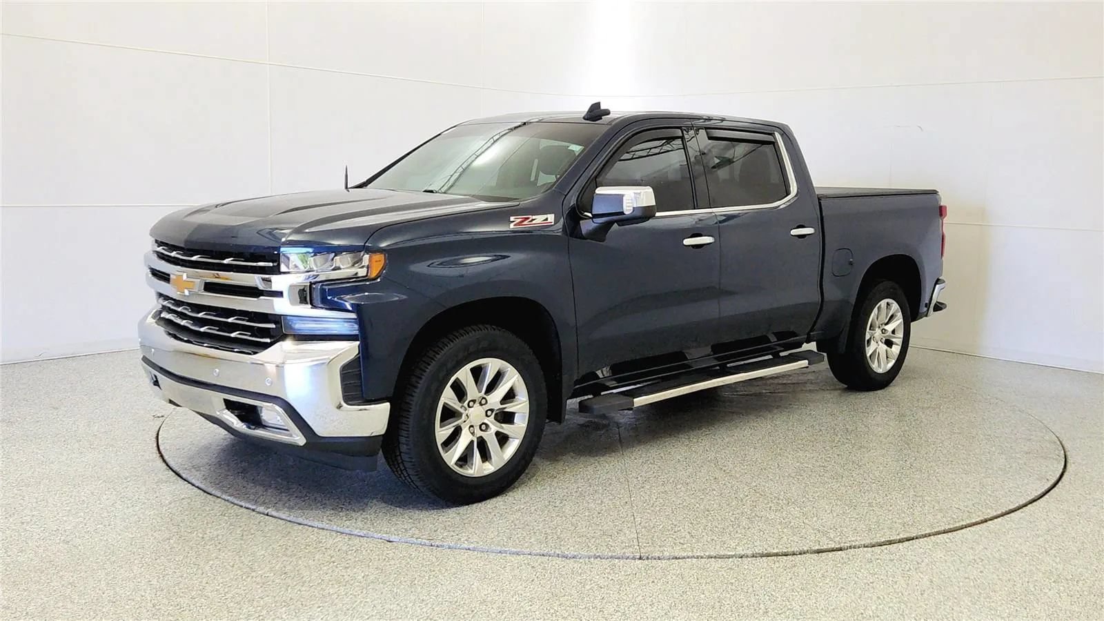 Used 2019 Chevrolet Silverado 1500 LTZ AWD/4WD image 3