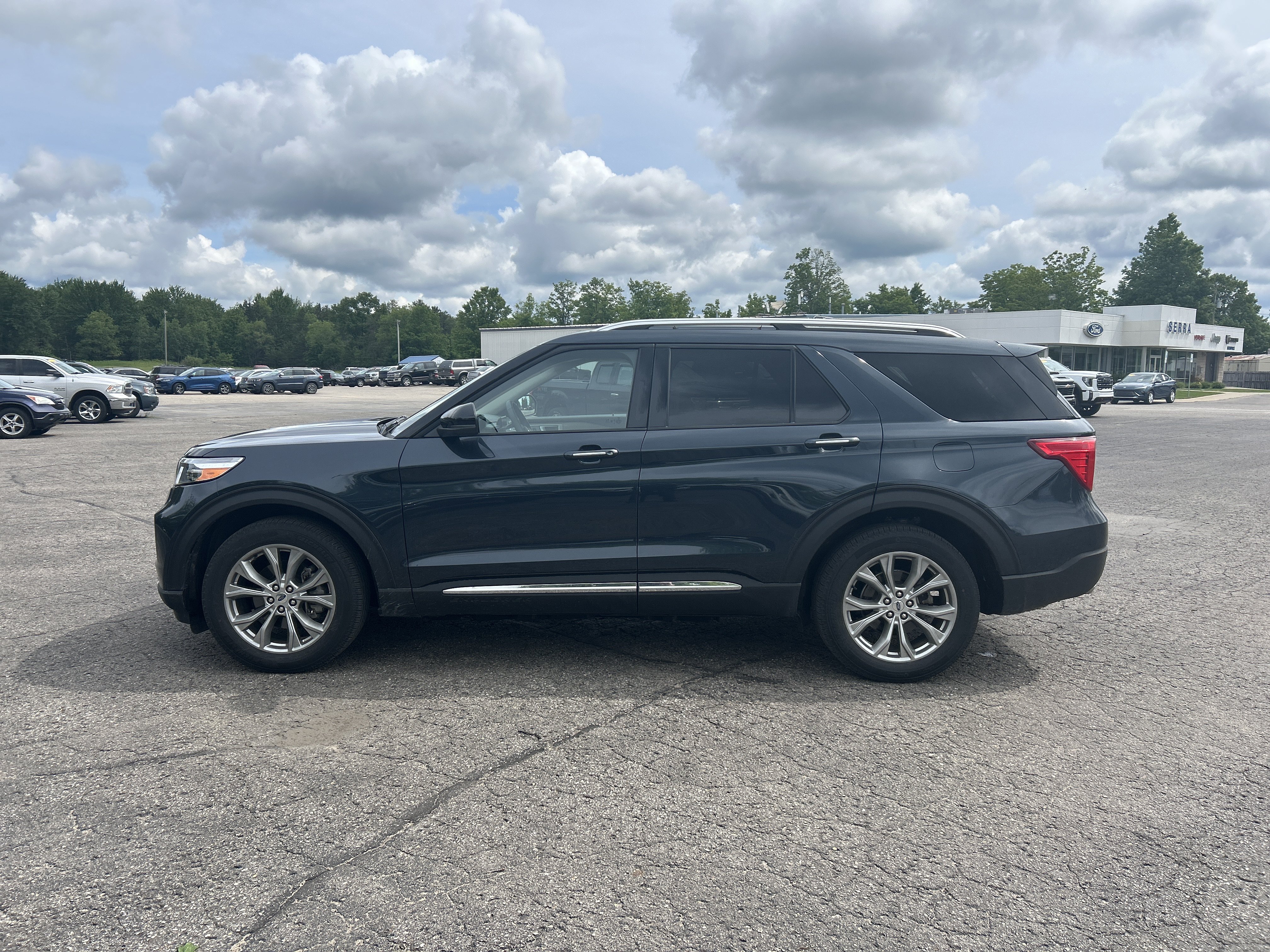 Used 2024 Ford Explorer Limited w/ Equipment Group 301A AWD/4WD image 6