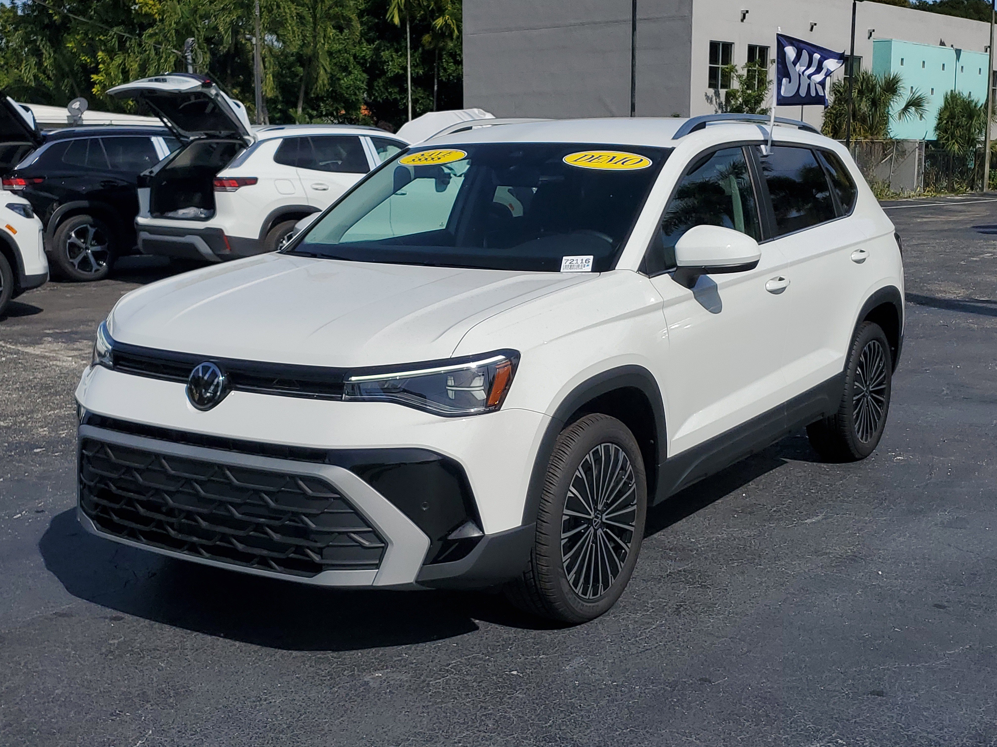 Used 2025 Volkswagen Taos SE image 32