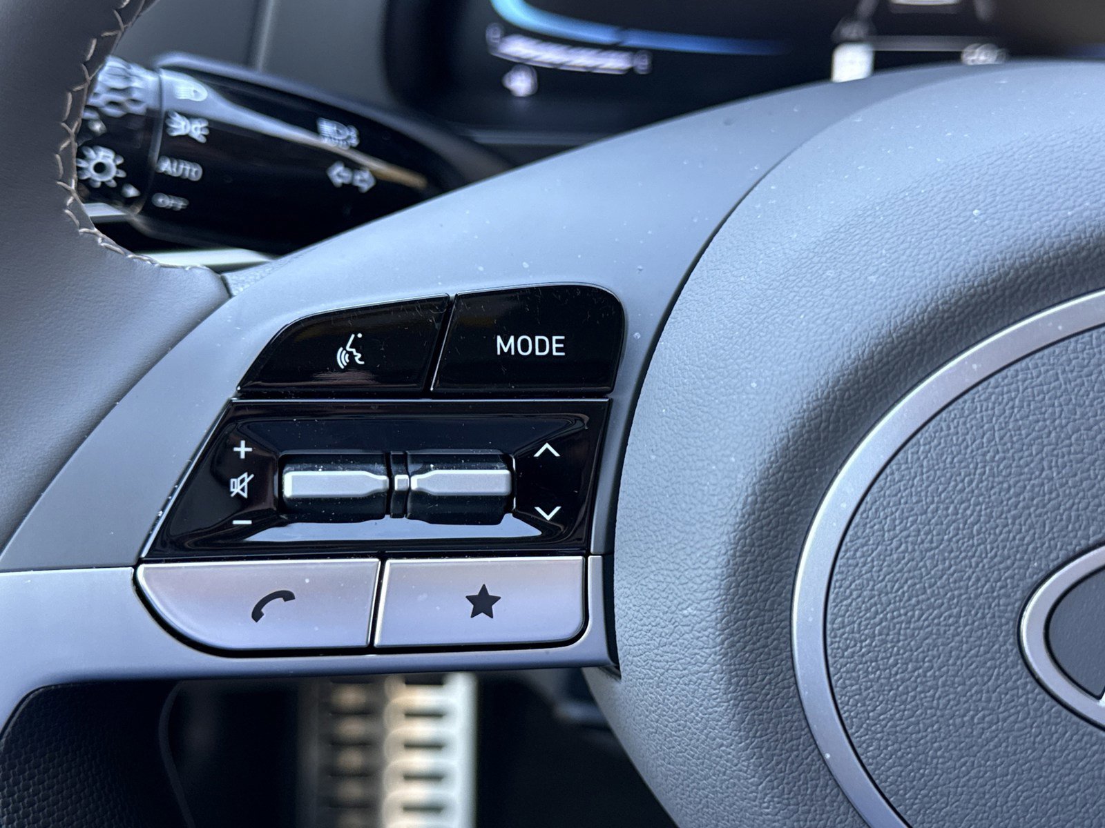 Certified 2025 Hyundai Elantra Sport image 20