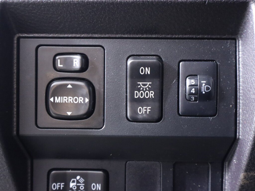 Used 2015 Toyota Tundra SR5 w/ TRD Off Road Package AWD/4WD image 10