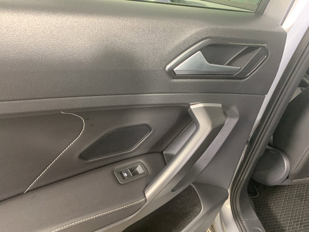 Used 2024 Volkswagen Tiguan SE R-Line image 33