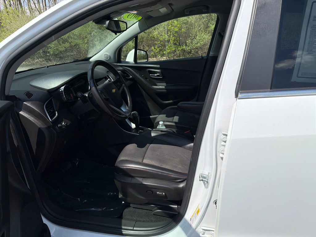 Used 2019 Chevrolet Trax LT w/ LT Convenience Package FWD image 10