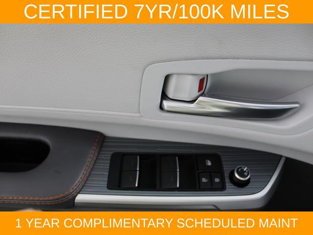 Used 2023 Toyota Sienna XSE AWD/4WD image 18