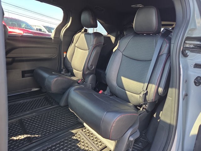 Used 2025 Toyota Sienna AWD image 12