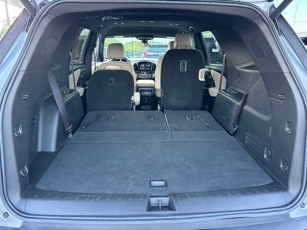 Used 2023 Chevrolet Traverse LT w/ LPO, Cargo Package AWD/4WD image 17