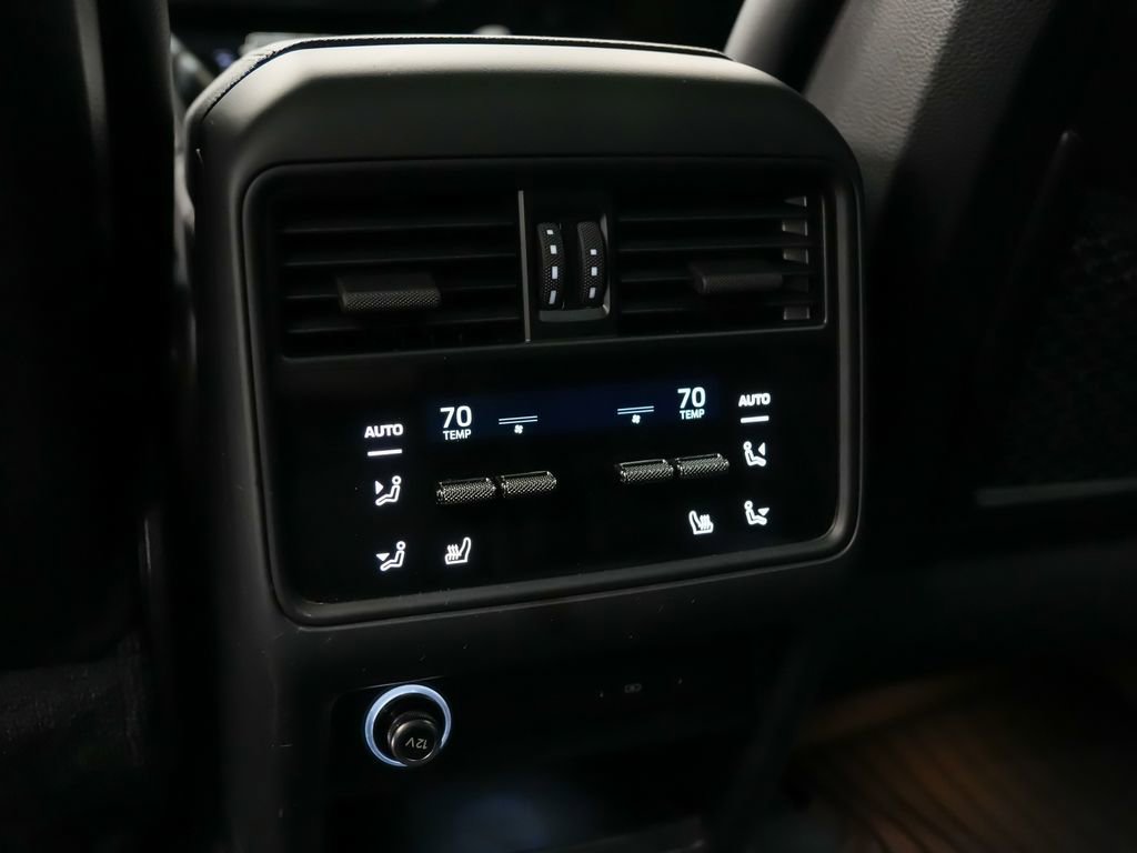 Certified 2024 Porsche Cayenne AWD/4WD image 20