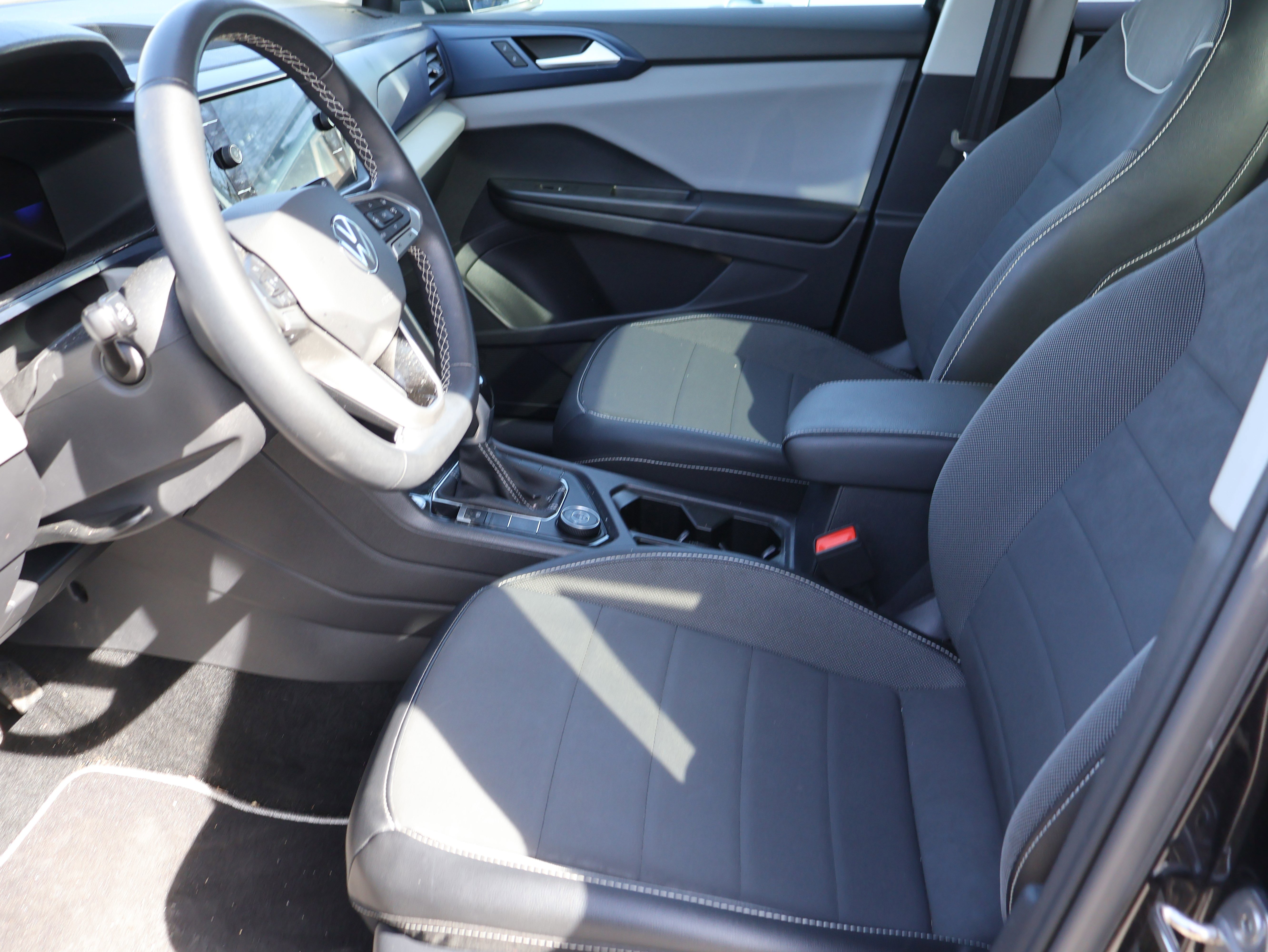 Used 2023 Volkswagen Taos SE w/ Panoramic Sunroof Package AWD/4WD image 40