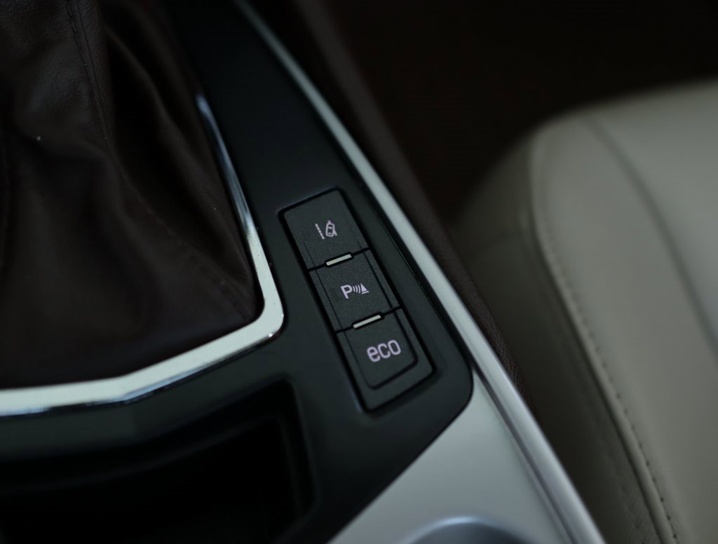 Used 2015 Cadillac SRX Luxury w/ Driver Awareness Package image 17