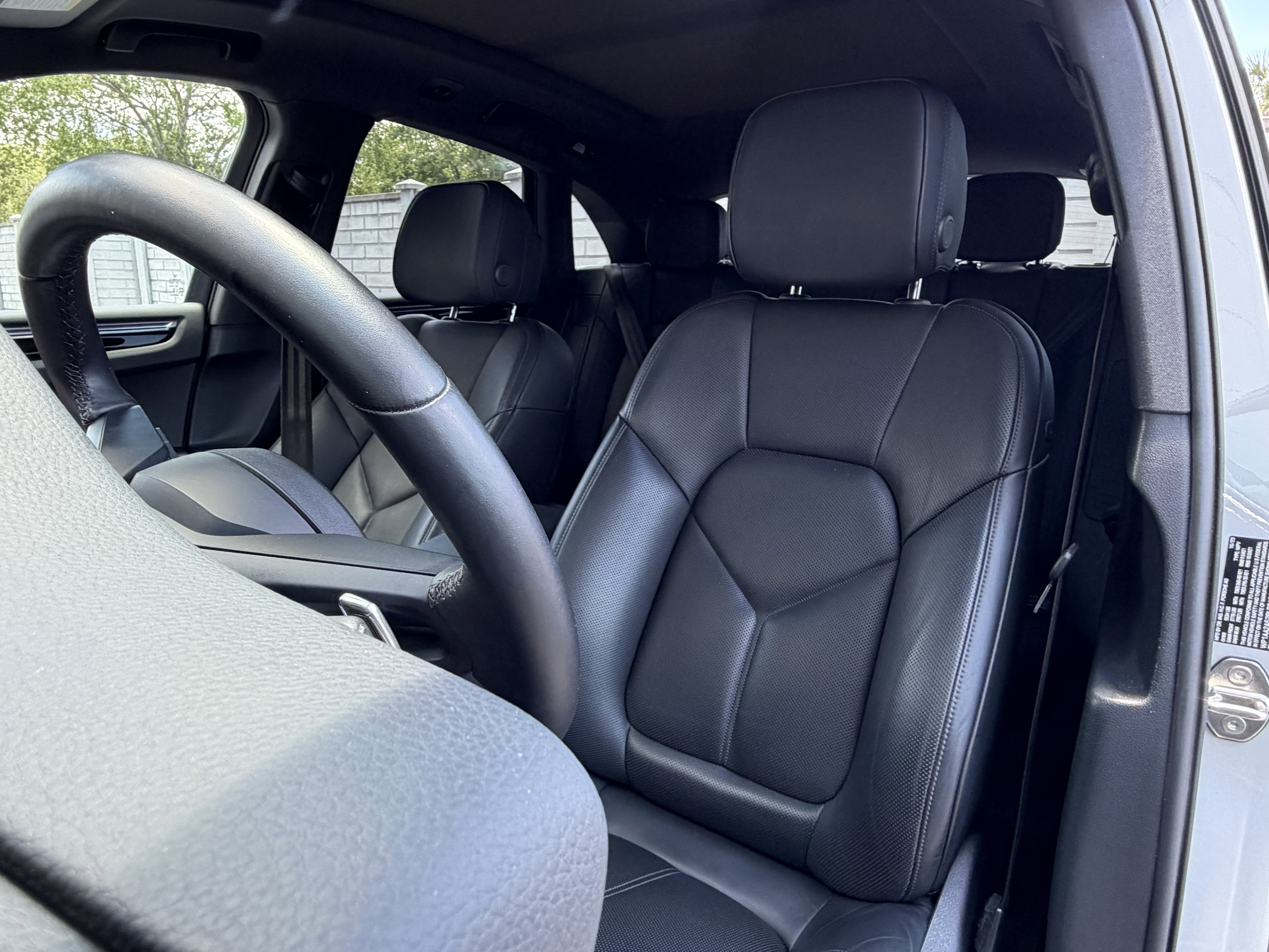 Certified 2024 Porsche Macan AWD/4WD image 5