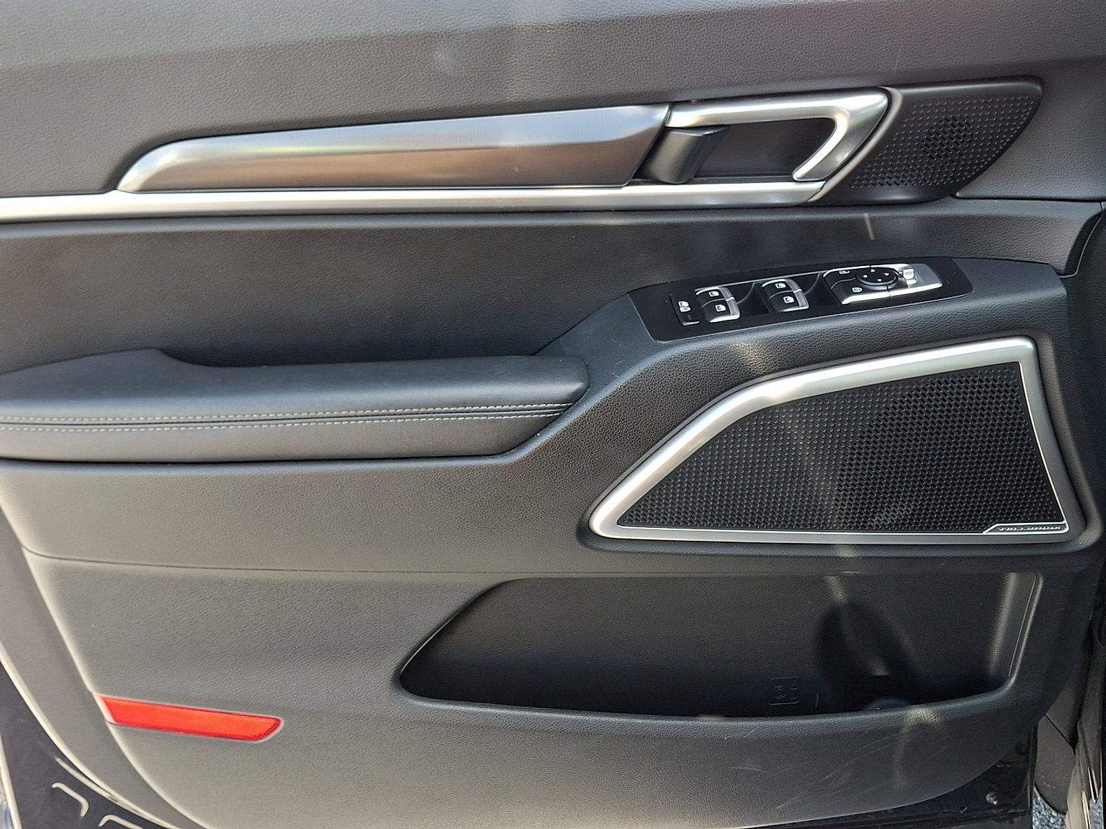 Used 2023 Kia Telluride LX image 13