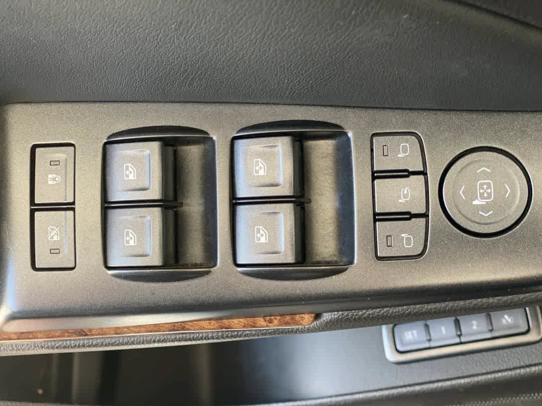 Used 2017 Chevrolet Tahoe Premier AWD/4WD image 16