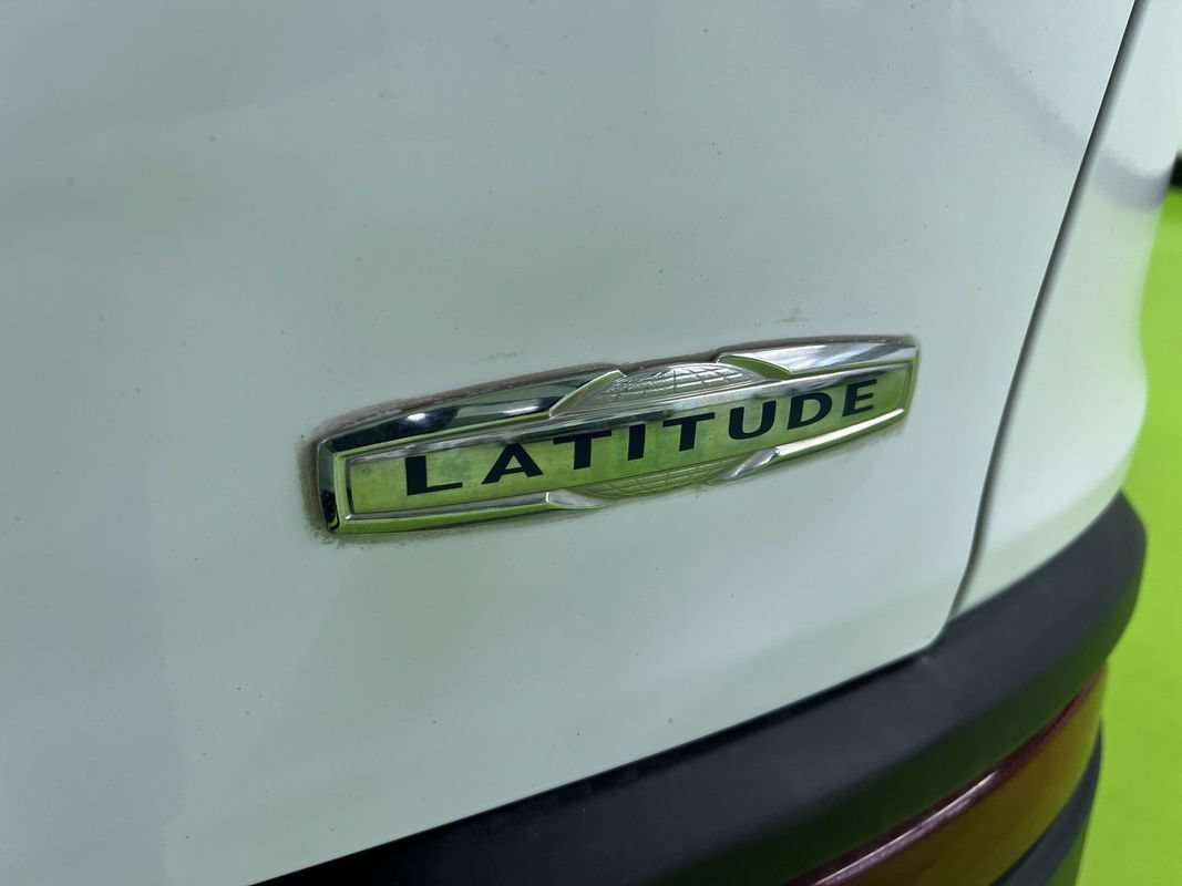 Used 2014 Jeep Cherokee Latitude w/ Comfort/Convenience Group AWD/4WD image 13