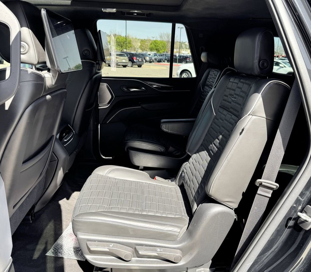 Used 2021 Cadillac Escalade Sport Platinum w/ Heavy-Duty Trailer Package AWD/4WD image 26