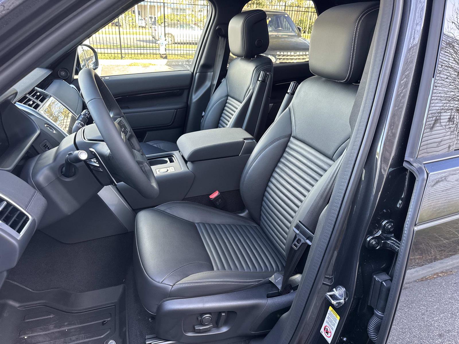 New 2026 Land Rover Discovery S AWD/4WD image 22