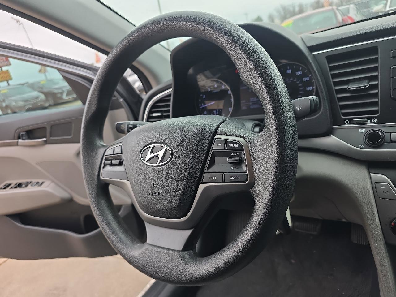 Used 2017 Hyundai Elantra SE image 13