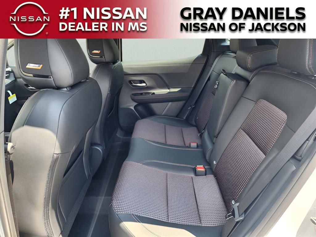 New 2025 Nissan Kicks SR w/ SR Premium Package AWD/4WD image 9
