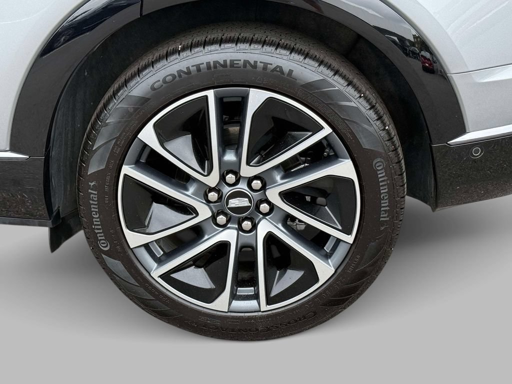Used 2025 Cadillac Optiq Sport 2 w/ LPO, Floor Liner Package AWD/4WD image 13