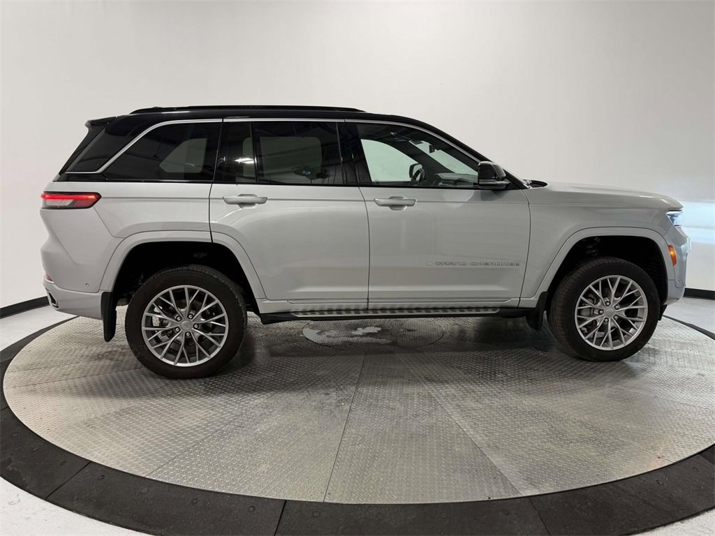 Certified 2024 Jeep Grand Cherokee Summit w/ Luxury Tech Group V image 7