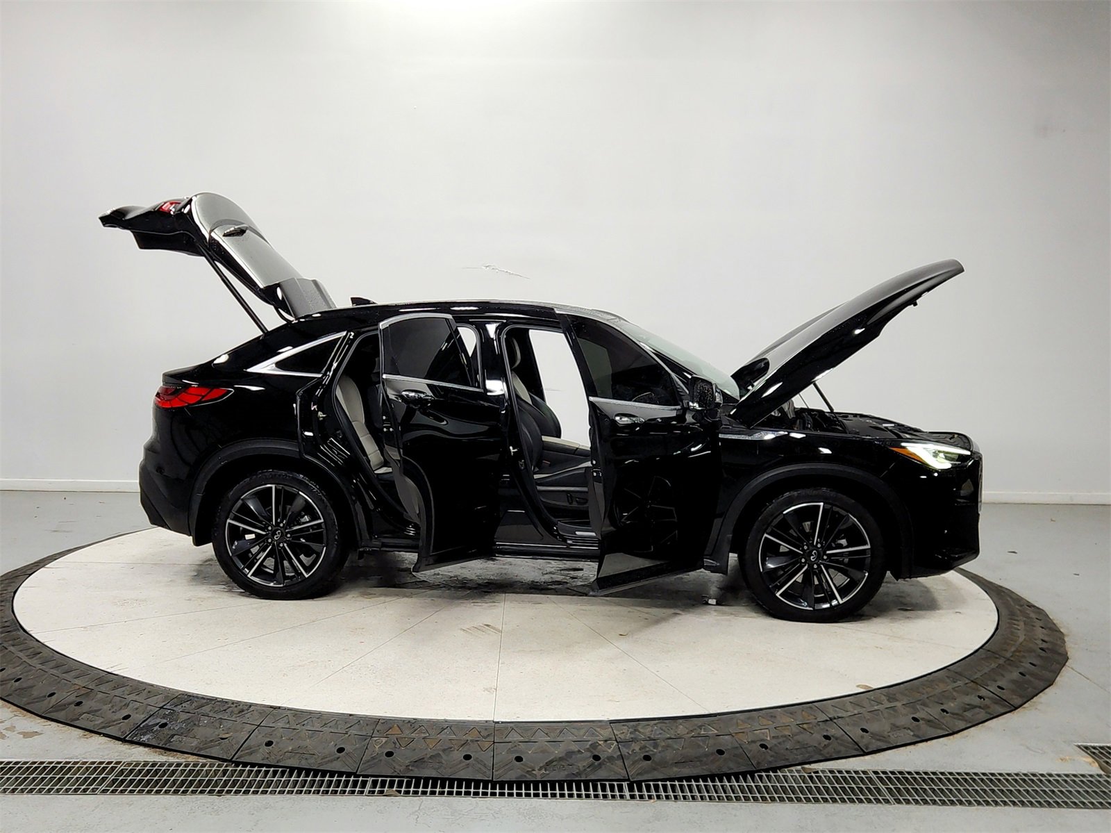 Used 2023 INFINITI QX55 Luxe w/ Cargo Package image 16